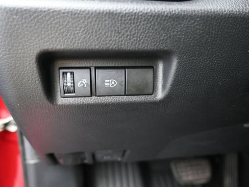 Used 2021 Toyota RAV4 LE AWD/4WD image 19