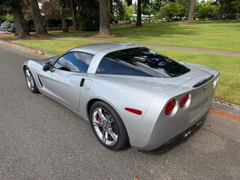 Used 2007 Chevrolet Corvette Coupe w/ Preferred Equipment Group RWD image 12