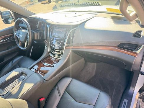 Used 2020 Cadillac Escalade Luxury image 18