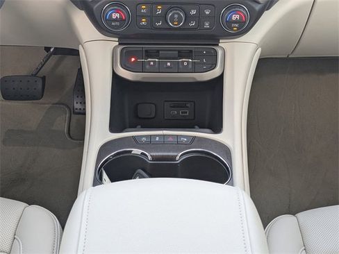 Used 2023 GMC Acadia Denali w/ Denali Technology Package image 19