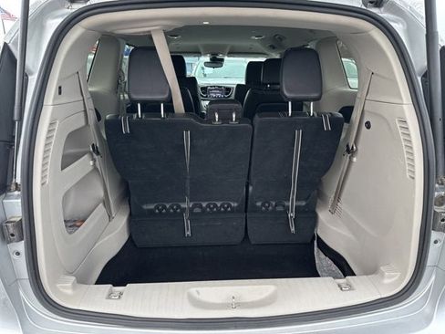 Used 2024 Chrysler Pacifica Touring-L image 18