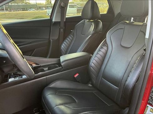 Used 2024 Hyundai Elantra Limited image 18