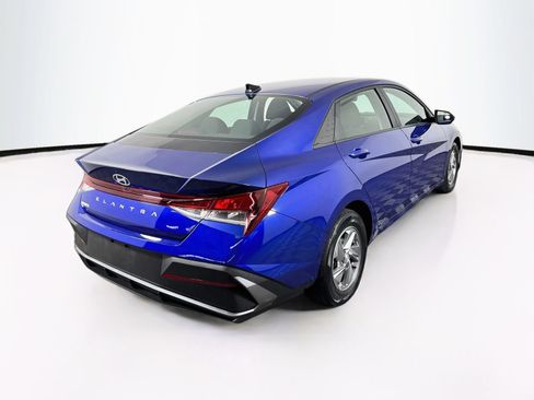 Used 2024 Hyundai Elantra SE FWD image 7