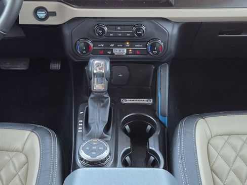 Used 2022 Ford Bronco Wildtrak image 12