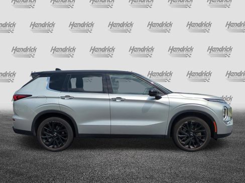 Used 2023 Mitsubishi Outlander SEL FWD image 11