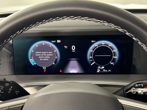 Used 2025 Volkswagen Tiguan SE image 16