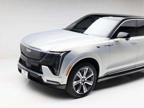 Used 2025 Cadillac Escalade IQ Luxury 2 image 25