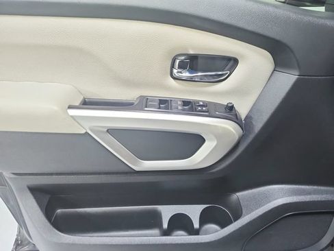 Used 2020 Nissan Titan SV w/ SV Convenience Package RWD image 32