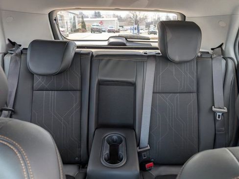 Used 2022 Chevrolet Trax LT w/ LT Convenience Package image 16