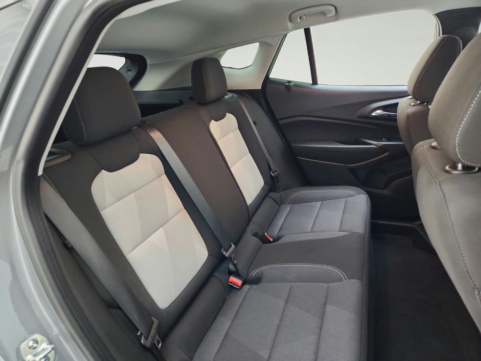 Used 2026 Chevrolet Trax LS w/ LS Convenience Package FWD image 29