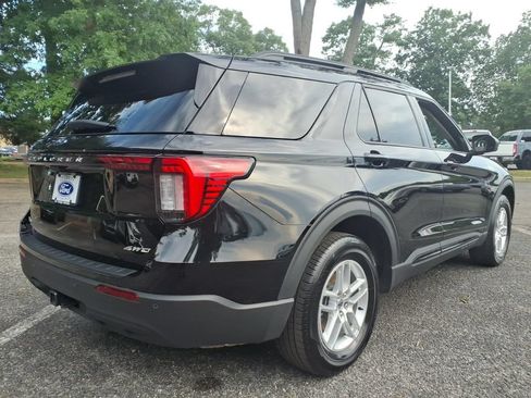 Used 2026 Ford Explorer Active AWD/4WD image 2