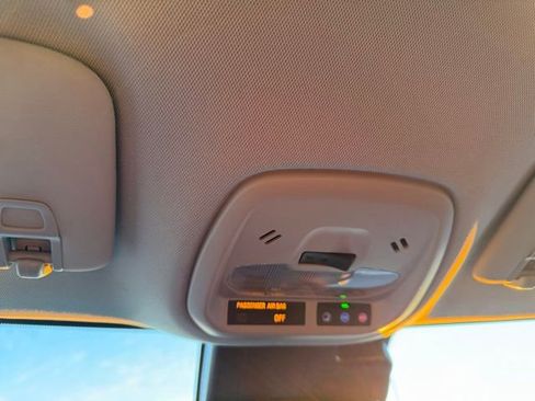 Used 2025 Chevrolet Trax LT w/ LT Convenience Package image 8