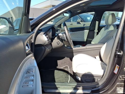 New 2025 Genesis G70 3.3T Advanced w/ Sport Prestige Package RWD image 15