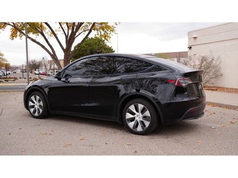 Used 2023 Tesla Model Y Long Range image 3