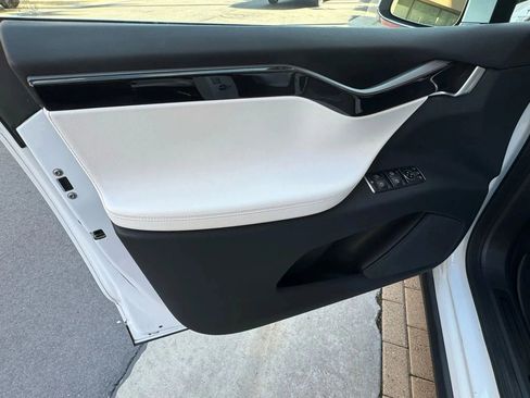 Used 2020 Tesla Model X Long Range AWD/4WD image 26