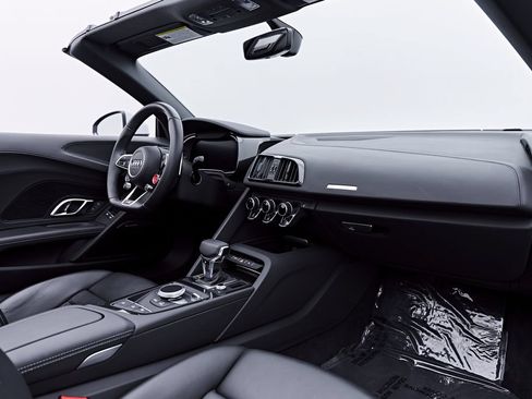 Used 2022 Audi R8 V10 w/ Carbon Exterior Package RWD image 57