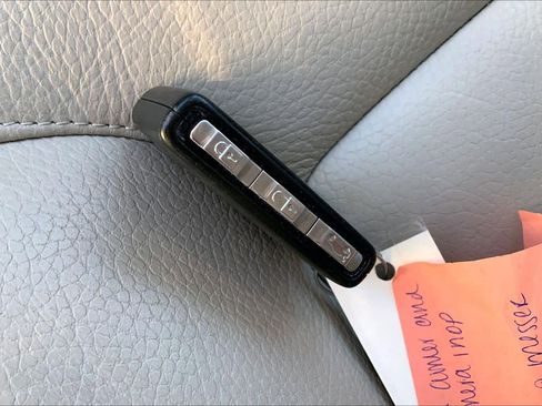 Used 2022 Volvo XC60 B5 Momentum w/ Protection Package Premier image 15