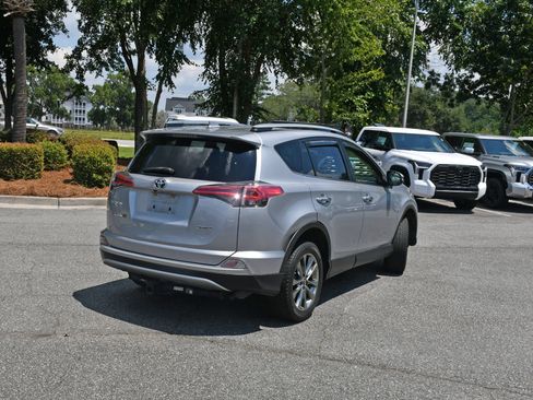 Used 2018 Toyota RAV4 Limited FWD image 4