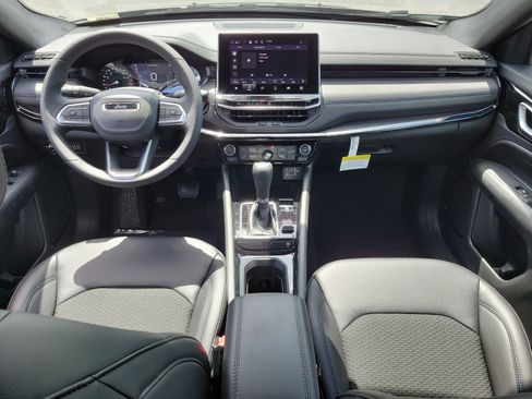 New 2026 Jeep Compass Latitude image 14