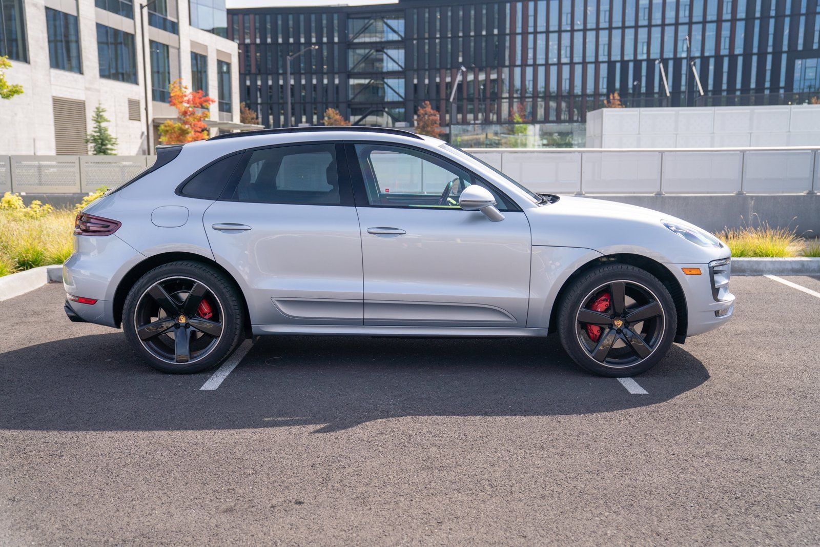Certified 2017 Porsche Macan GTS AWD/4WD image 8