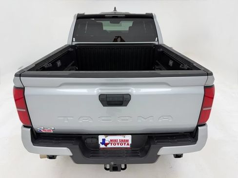 Used 2025 Toyota Tacoma SR5 AWD/4WD image 39