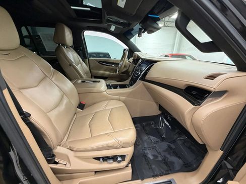 Used 2019 Cadillac Escalade Platinum AWD/4WD image 22