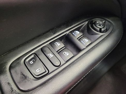 Used 2021 Jeep Compass Latitude w/ Sun and Sound Group AWD/4WD image 27