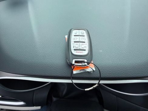 Used 2023 Chrysler Pacifica Touring-L FWD image 33