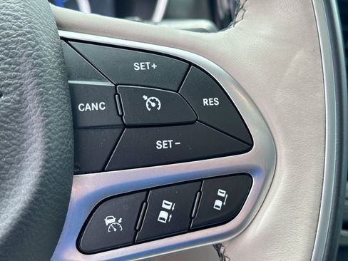 Used 2018 Chrysler Pacifica Limited w/ Advanced Safetytec Group FWD image 33