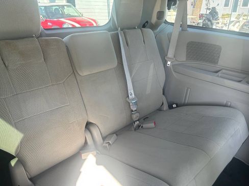 Used 2012 Dodge Grand Caravan SE FWD image 12