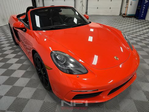 Used 2017 Porsche 718 Boxster Roadster 2D image 9