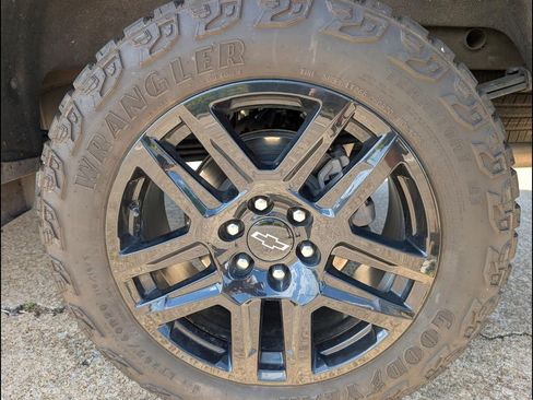 Used 2024 Chevrolet Silverado 1500 Custom Trail Boss w/ LPO, Dark Essentials Package AWD/4WD image 11
