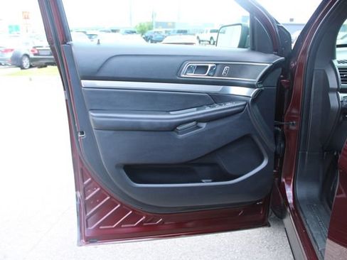 Used 2019 Ford Explorer XLT w/ Equipment Group 202A FWD image 10