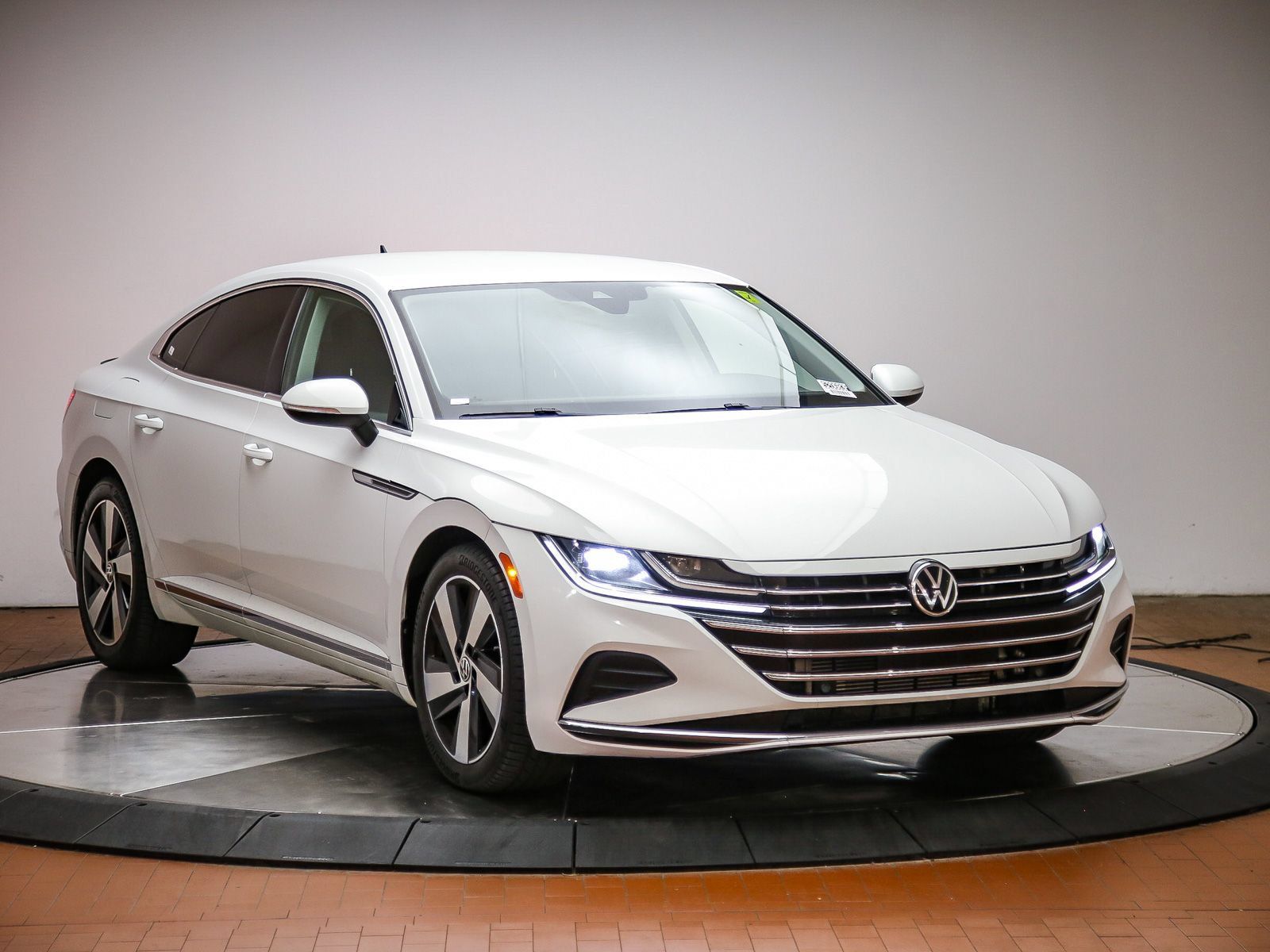 Used 2021 Volkswagen Arteon SE FWD image 6