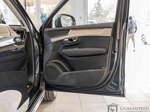 Used 2025 Volvo XC90 B6 Plus image 42