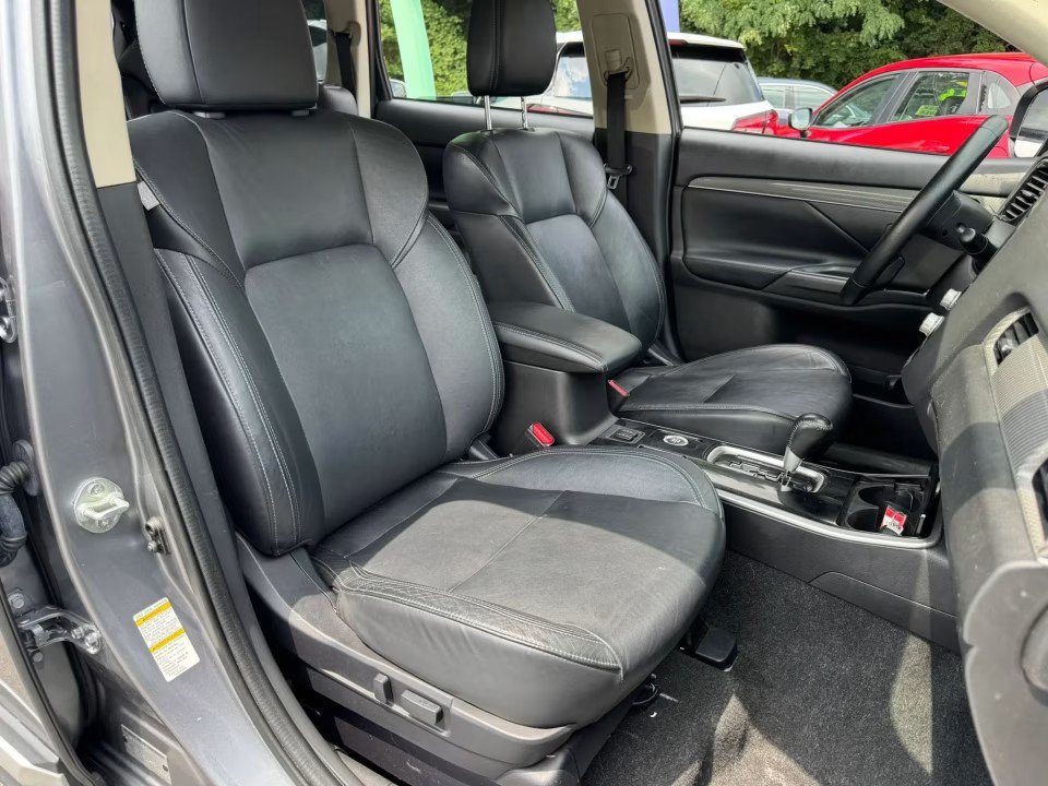 Used 2020 Mitsubishi Outlander SE AWD/4WD image 19