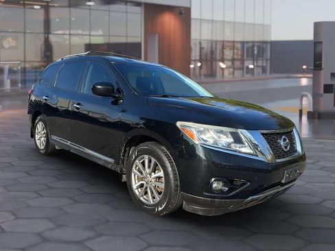 Used 2015 Nissan Pathfinder SL w/ SL Tech Package image 3