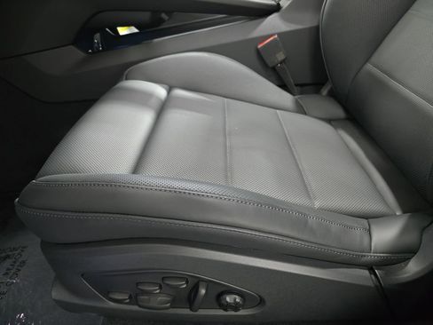 New 2026 Porsche Macan Electric RWD image 23