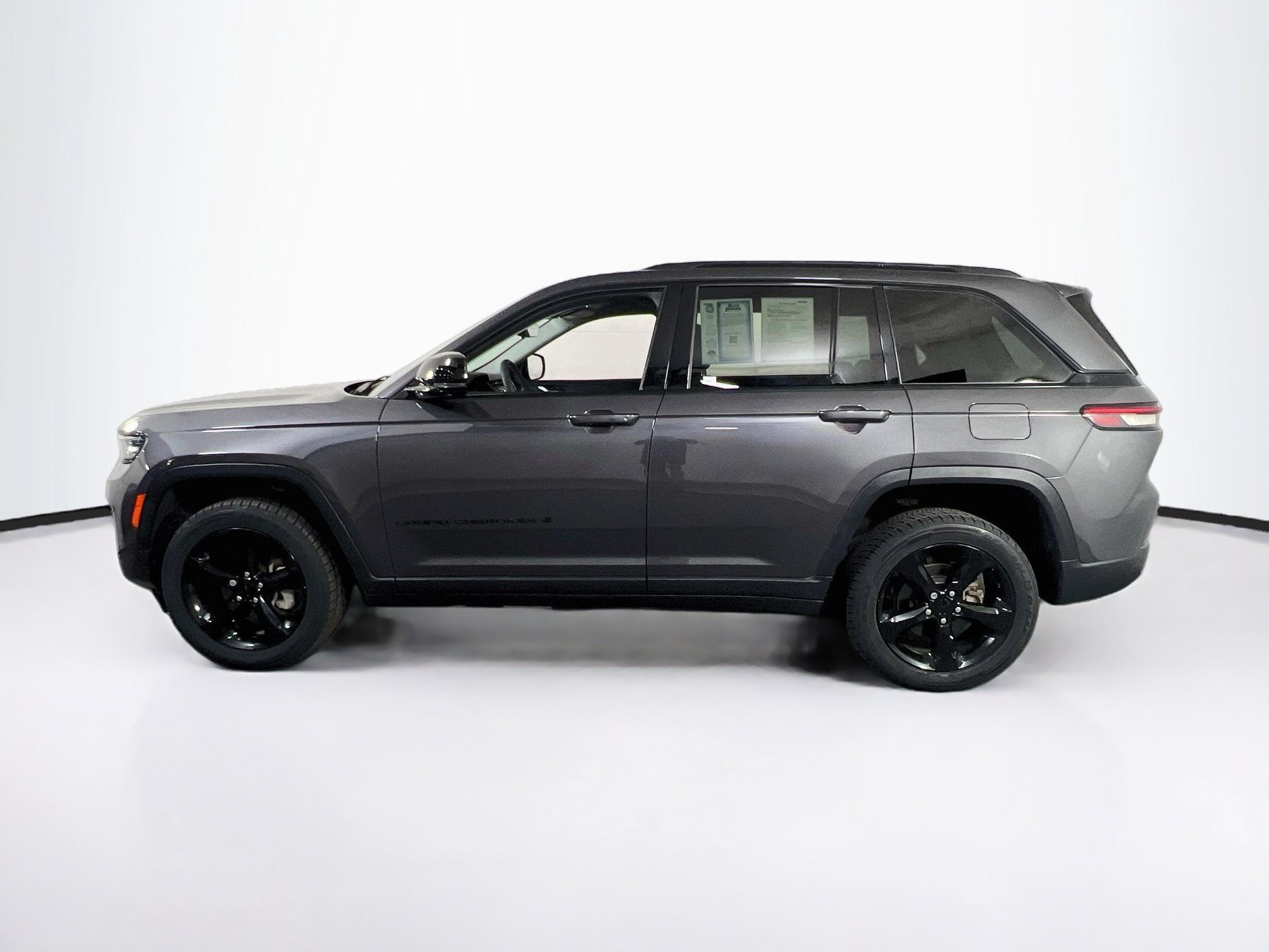 Used 2023 Jeep Grand Cherokee Limited w/ Luxury Tech Group II AWD/4WD image 8