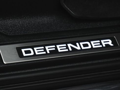 Used 2023 Land Rover Defender 90 X-Dynamic SE AWD/4WD image 13
