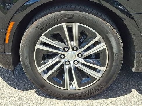 Certified 2024 Cadillac Lyriq Luxury AWD/4WD image 6