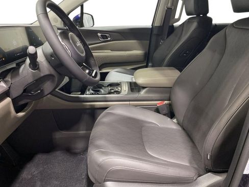 New 2026 Kia Carnival EX FWD image 12