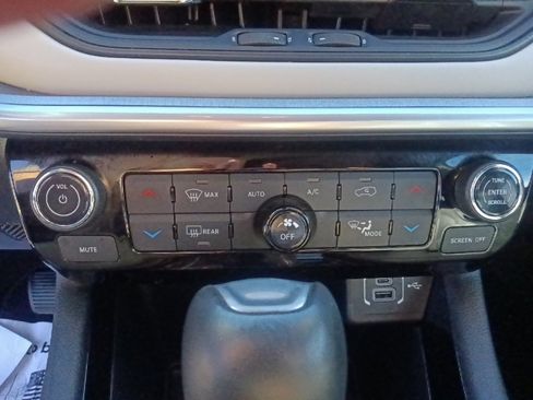 Used 2024 Jeep Compass Limited image 23