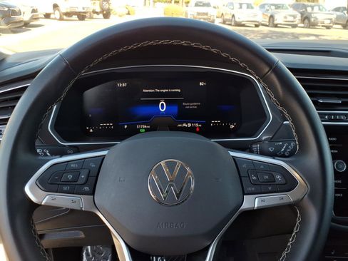 Certified 2024 Volkswagen Tiguan SE image 28