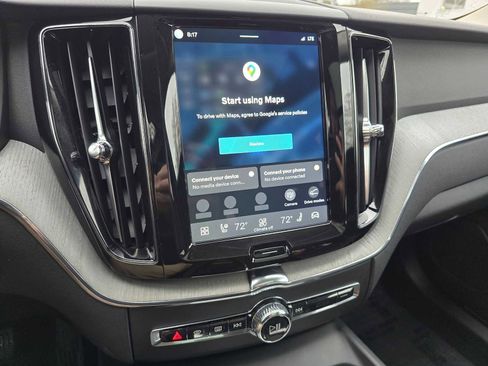 Certified 2025 Volvo XC60 B5 Plus AWD/4WD image 28