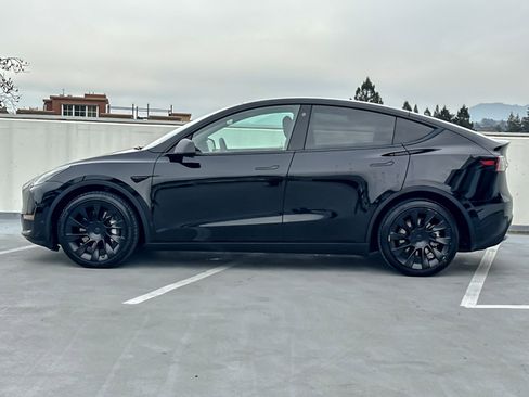 Used 2021 Tesla Model Y Long Range image 2