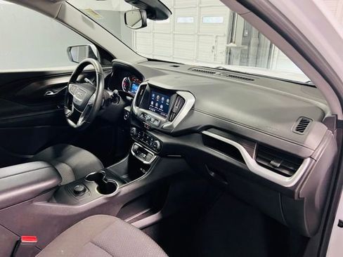 Used 2024 GMC Terrain SLE image 30