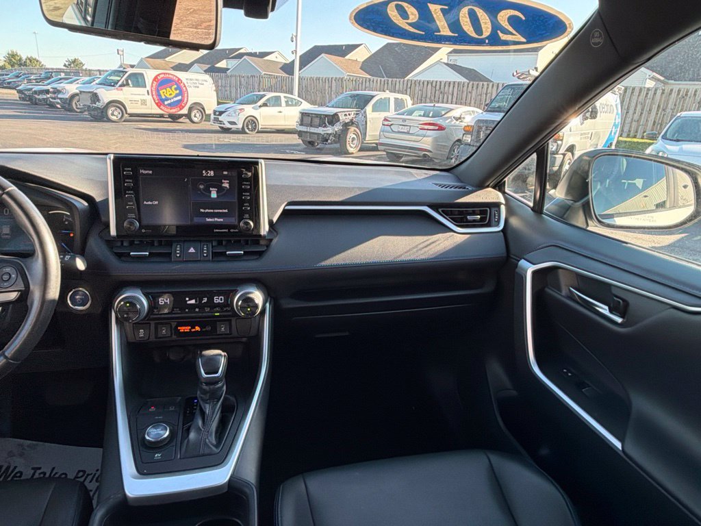 Used 2019 Toyota RAV4 XSE w/ XSE Weather Package AWD/4WD image 24