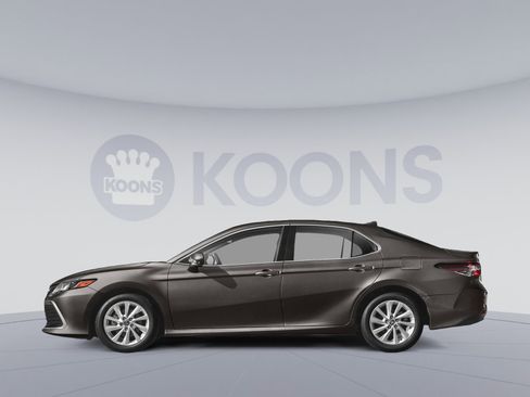 Used 2023 Toyota Camry LE FWD image 4