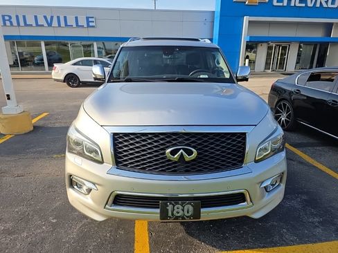 Used 2017 INFINITI QX80 4WD w/ Deluxe Technology Package image 2